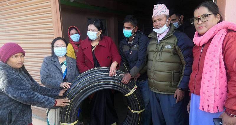 महासंघद्धारा एक सय किसानलाई सिचाईका उपकरणहरु हस्तान्तरण