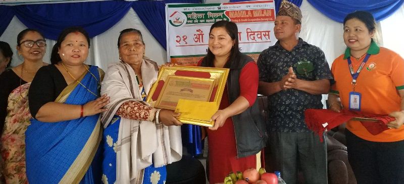 महिला मिलन साकोसको स्थापना दिवसमा मामाघरलाई सहयोग