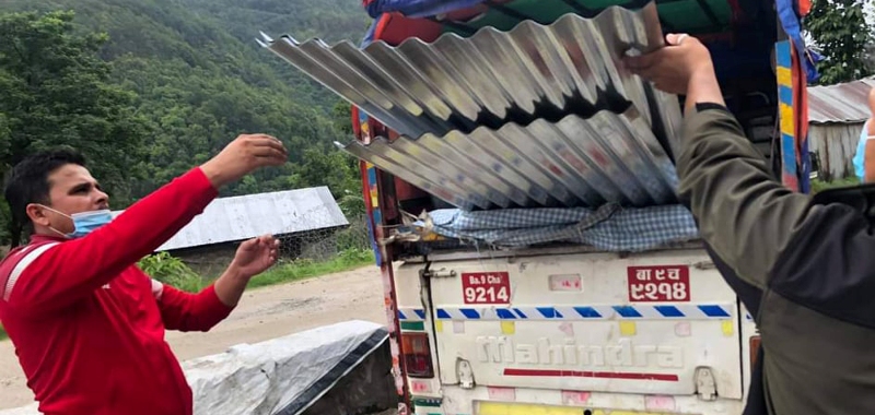 बाढी पीडितलाई शुक्रपथ सहकारीको सहयोग