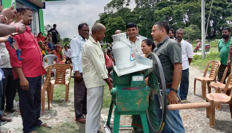 ग्राम लक्ष्मी सहकारीद्वारा कृषकलाई कृषि ओैजार बितरण
