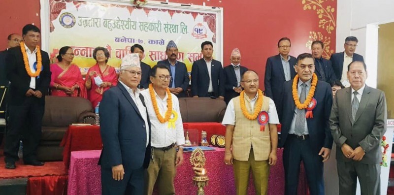 उग्रतारा सहकारीको साधारण सभामा सदस्यलाई सम्मान