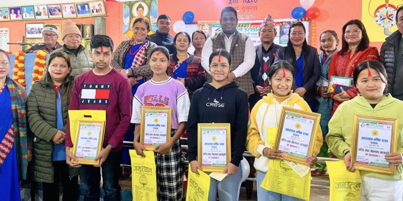 जनउत्थान बचतद्धारा ५० जनालाइ छात्रवृति, ३० जनालाई निर्ब्याजी ऋण सहयोग