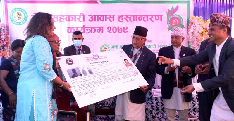 मेची सहकारीले बनाएको ५७ वटा घर सदस्यलाई हस्तान्तरण