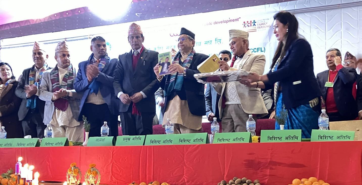 खेमबहादुर पाठकको साना किसान पुस्तक बिमोचन 