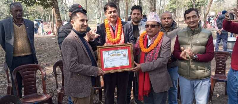 पोखरेल र सापकोटालाई जिल्ला संघ मोरङको सम्मान