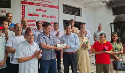 धनगढीका सहकारीद्धारा मालपोत कार्यलयलाई सहयोग