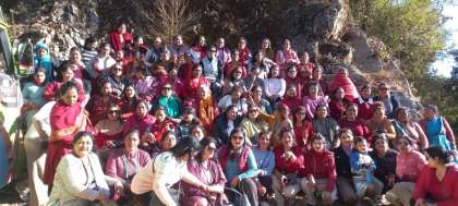 दक्षिण बाराही महिला साकोसद्धारा सदस्यलाई तिर्थ भ्रमण