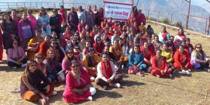 दक्षिण बाराही महिला सहकारीको स्थापना दिवसको अवसरमा सदस्यलाई तिर्थाटन
