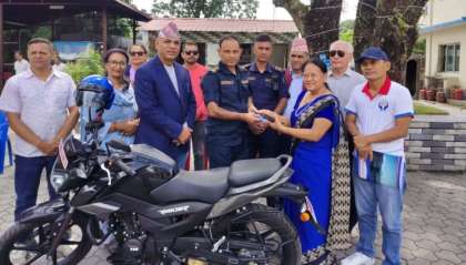 पोखरा रोयल साकोसद्धारा प्रहरी र वडा कार्यालयलाइ तीनलाख बढीको सहयोग